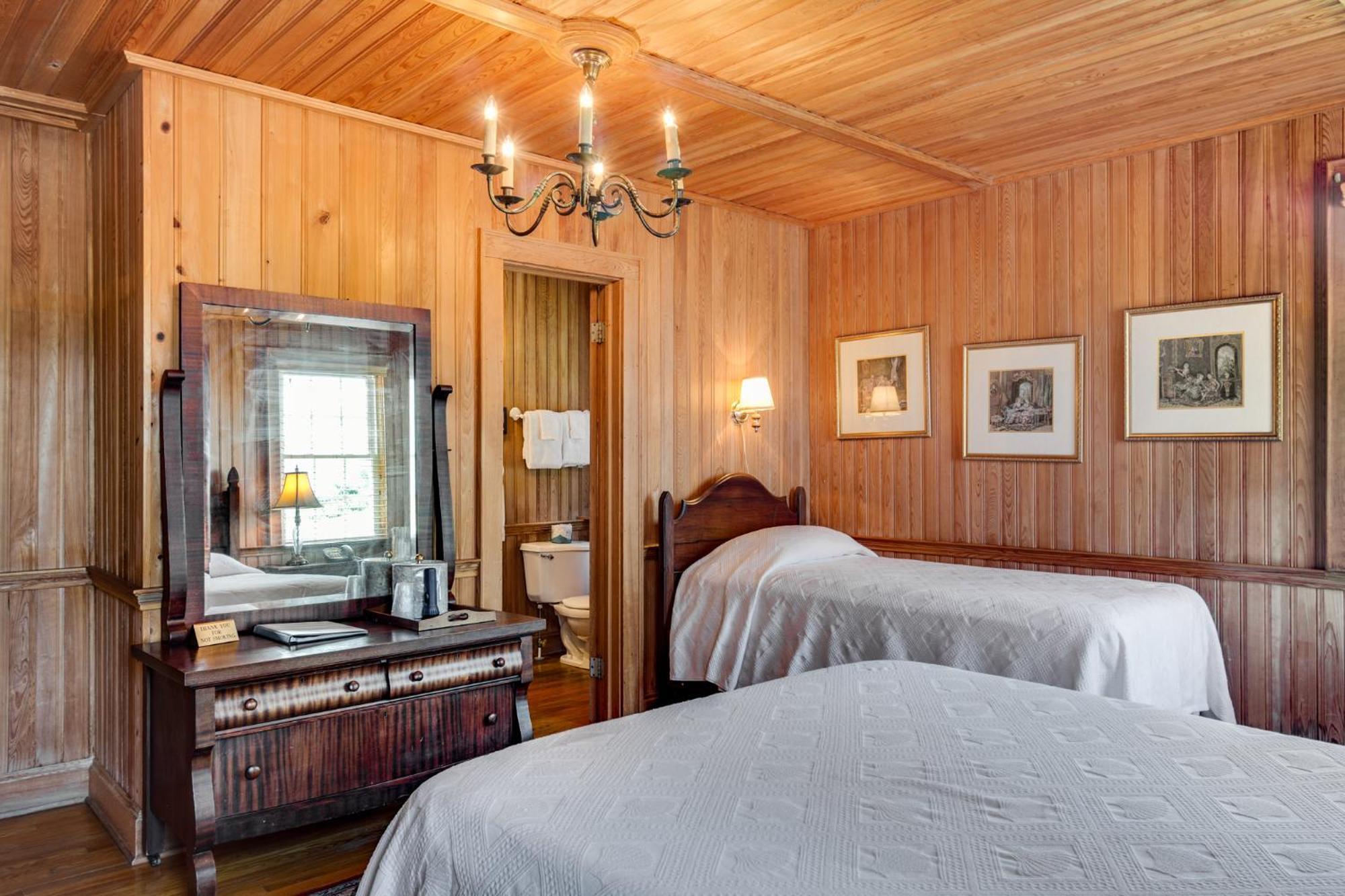 The Castle Bed And Breakfast Ocracoke Exterior photo